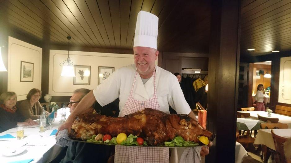 Spanferkel-Essen